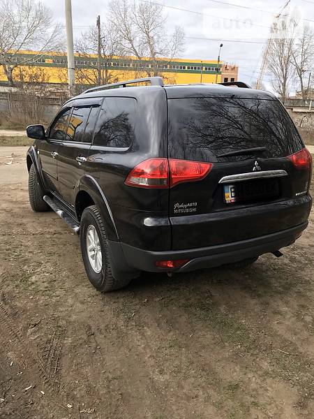 Позашляховик / Кросовер Mitsubishi Pajero Sport 2013 в Одесі