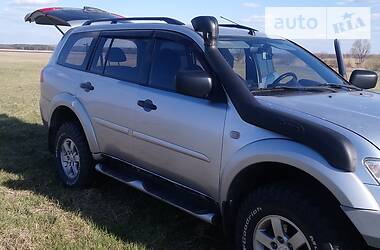 Позашляховик / Кросовер Mitsubishi Pajero Sport 2011 в 