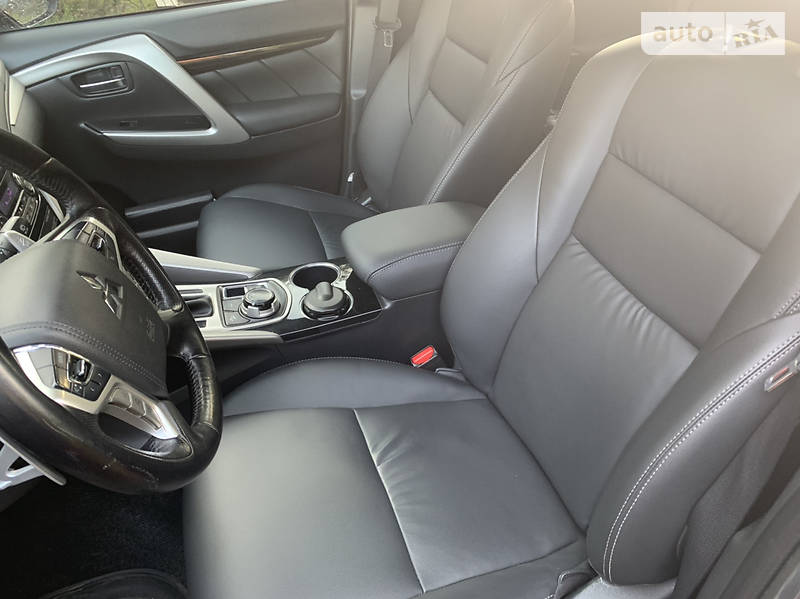 Позашляховик / Кросовер Mitsubishi Pajero Sport 2016 в Ужгороді