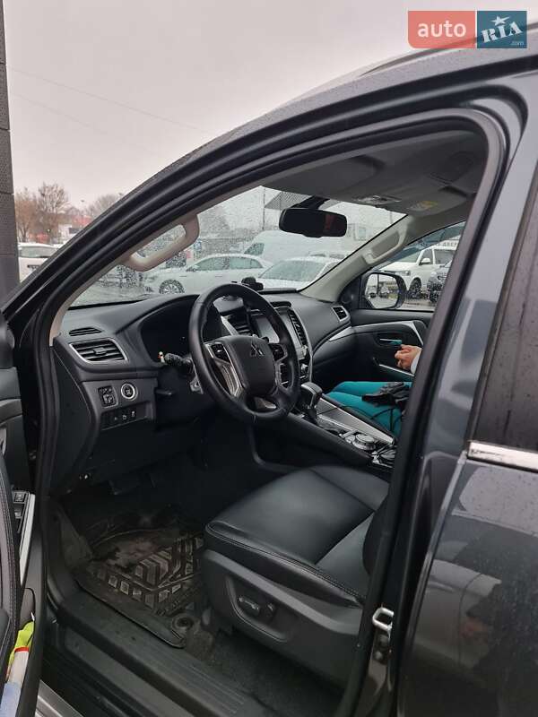 Внедорожник / Кроссовер Mitsubishi Pajero Sport 2020 в Киеве