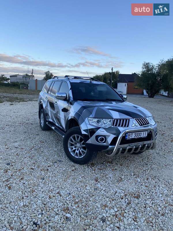 Mitsubishi Pajero Sport 2013