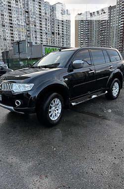 Внедорожник / Кроссовер Mitsubishi Pajero Sport 2012 в Киеве