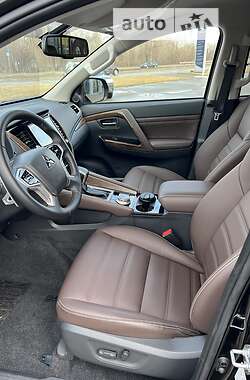 Внедорожник / Кроссовер Mitsubishi Pajero Sport 2021 в 