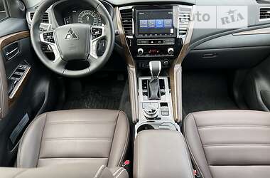 Внедорожник / Кроссовер Mitsubishi Pajero Sport 2021 в 