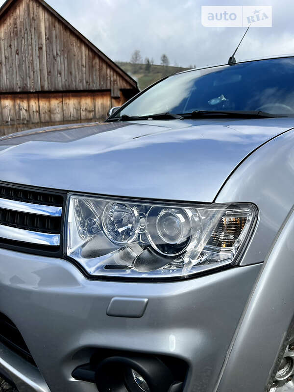 Позашляховик / Кросовер Mitsubishi Pajero Sport 2014 в Міжгір'ї
