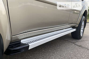 Внедорожник / Кроссовер Mitsubishi Pajero Sport 2011 в 