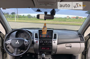 Внедорожник / Кроссовер Mitsubishi Pajero Sport 2011 в 