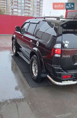 Внедорожник / Кроссовер Mitsubishi Pajero Sport 2000 в 