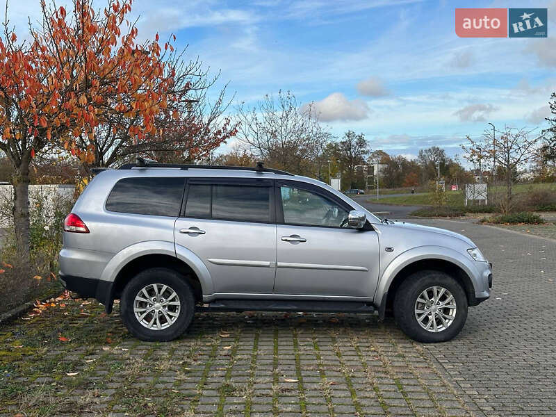 Позашляховик / Кросовер Mitsubishi Pajero Sport 2014 в Турці