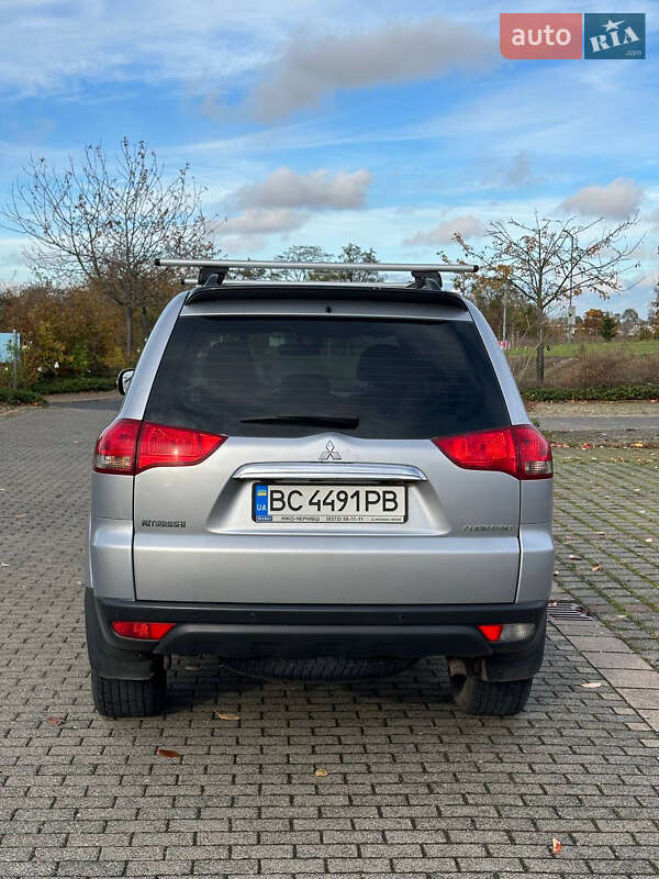 Позашляховик / Кросовер Mitsubishi Pajero Sport 2014 в Турці