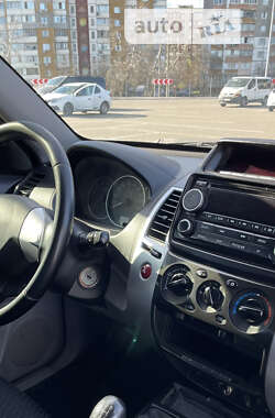 Позашляховик / Кросовер Mitsubishi Pajero Sport 2013 в Києві