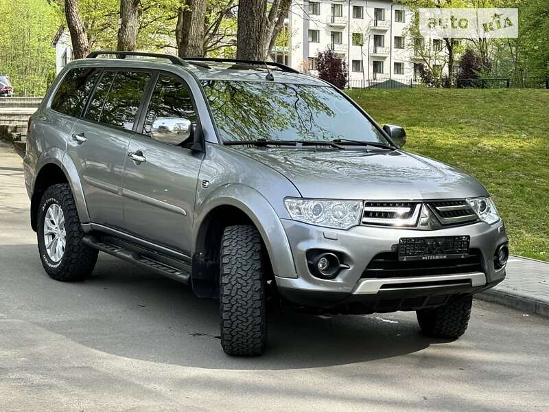 Внедорожник / Кроссовер Mitsubishi Pajero Sport 2013 в Тячеве