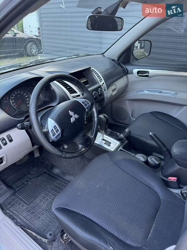 Внедорожник / Кроссовер Mitsubishi Pajero Sport 2010 в Покотиловке