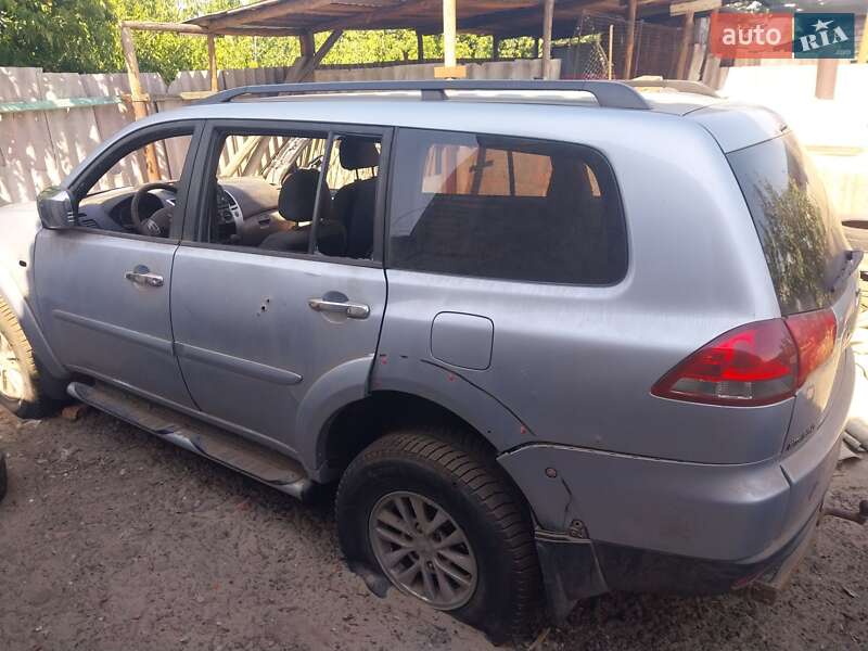 Внедорожник / Кроссовер Mitsubishi Pajero Sport 2013 в Изюме