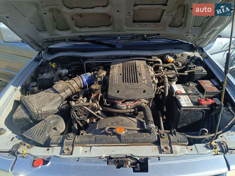 Внедорожник / Кроссовер Mitsubishi Pajero Sport 2006 в Глухове