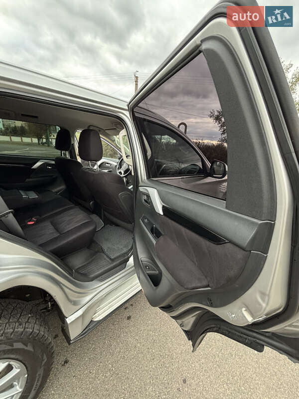 Позашляховик / Кросовер Mitsubishi Pajero Sport 2017 в Кривому Розі