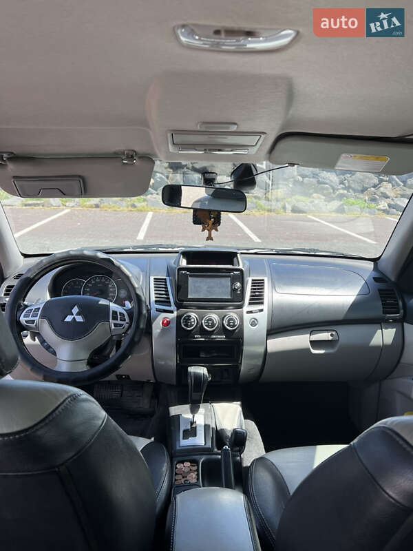 Внедорожник / Кроссовер Mitsubishi Pajero Sport 2013 в Горишних Плавнях