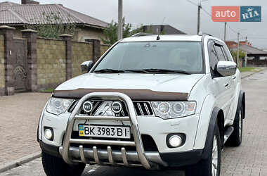 Внедорожник / Кроссовер Mitsubishi Pajero Sport 2011 в Ровно