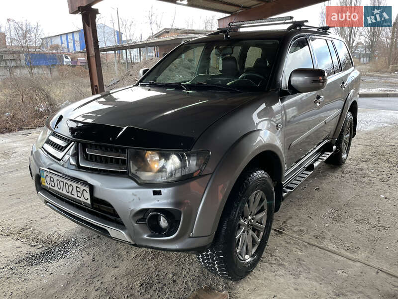 Позашляховик / Кросовер Mitsubishi Pajero Sport 2013 в Чернігові