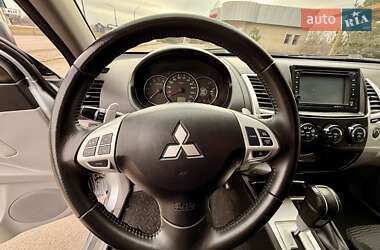 Позашляховик / Кросовер Mitsubishi Pajero Sport 2011 в Кам'янському