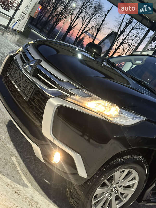Внедорожник / Кроссовер Mitsubishi Pajero Sport 2016 в Тульчине