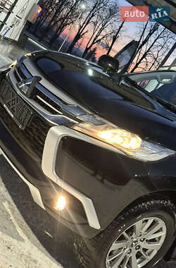 Внедорожник / Кроссовер Mitsubishi Pajero Sport 2016 в 