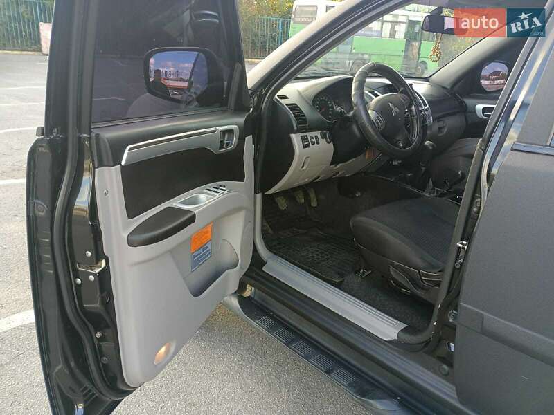 Внедорожник / Кроссовер Mitsubishi Pajero Sport 2010 в Ужгороде