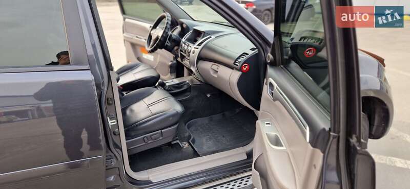 Внедорожник / Кроссовер Mitsubishi Pajero Sport 2012 в Кременчуге