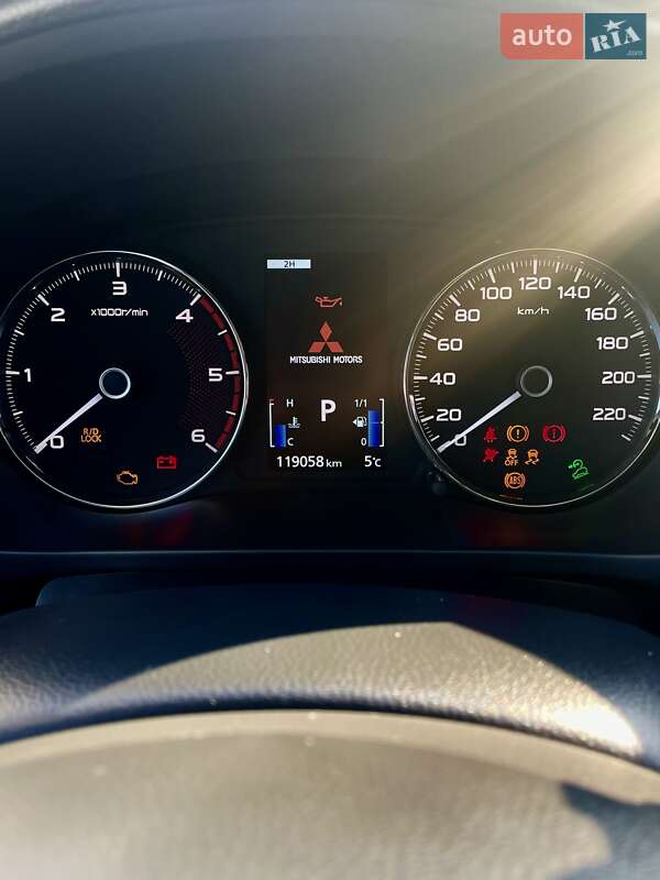 Позашляховик / Кросовер Mitsubishi Pajero Sport 2016 в Одесі фото 7 Позашляховик / Кросовер Mitsubishi Pajero Sport 2016 в Одесі