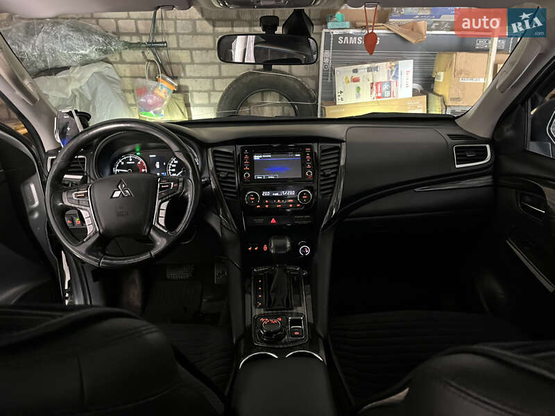 Внедорожник / Кроссовер Mitsubishi Pajero Sport 2017 в Синельниково