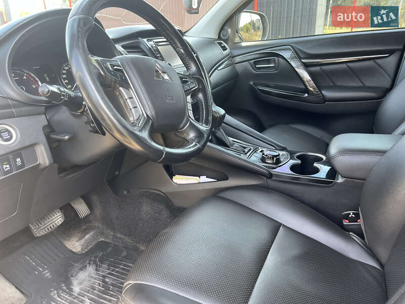 Внедорожник / Кроссовер Mitsubishi Pajero Sport 2017 в Синельниково