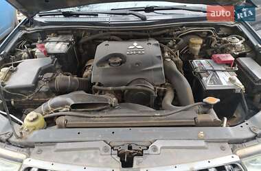 Внедорожник / Кроссовер Mitsubishi Pajero Sport 2010 в 