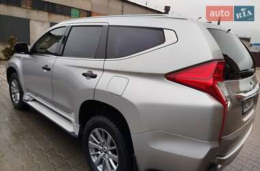 Внедорожник / Кроссовер Mitsubishi Pajero Sport 2016 в Луцке