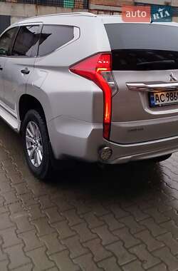 Внедорожник / Кроссовер Mitsubishi Pajero Sport 2016 в 