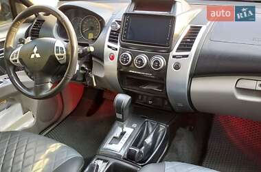 Внедорожник / Кроссовер Mitsubishi Pajero Sport 2014 в 
