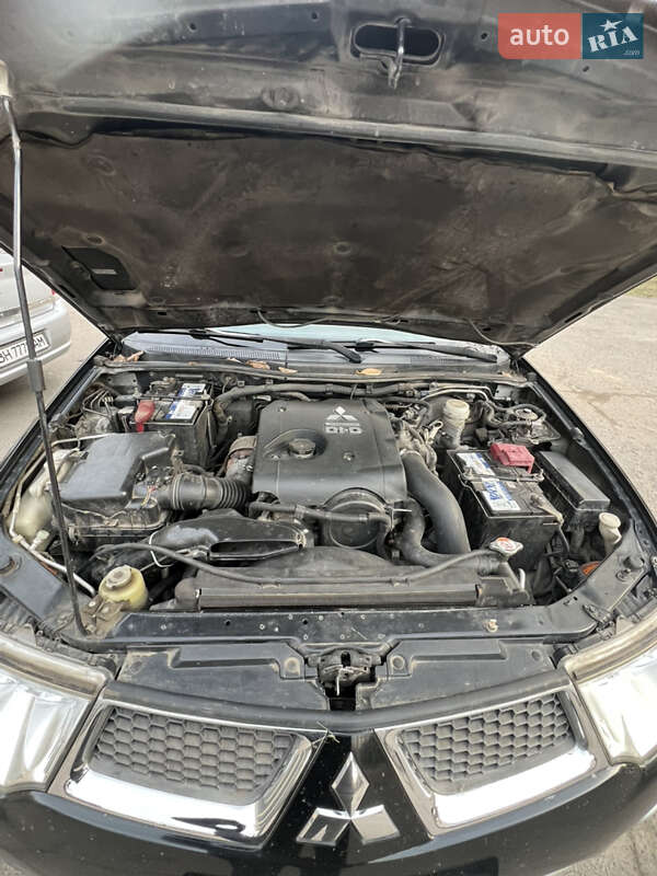 Внедорожник / Кроссовер Mitsubishi Pajero Sport 2010 в Одессе