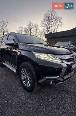 Позашляховик / Кросовер Mitsubishi Pajero Sport 2017 в Малій Висці