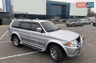 Внедорожник / Кроссовер Mitsubishi Pajero Sport 2006 в 