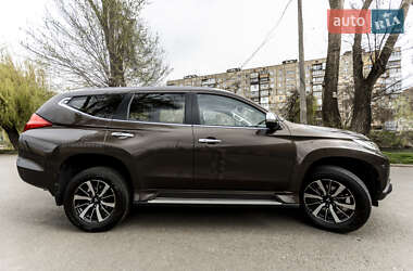 Внедорожник / Кроссовер Mitsubishi Pajero Sport 2016 в 