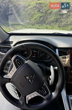 Внедорожник / Кроссовер Mitsubishi Pajero Sport 2016 в 