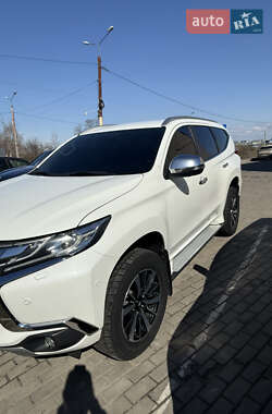 Внедорожник / Кроссовер Mitsubishi Pajero Sport 2016 в 