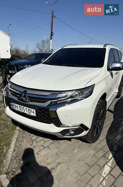 Внедорожник / Кроссовер Mitsubishi Pajero Sport 2016 в 
