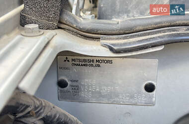 Внедорожник / Кроссовер Mitsubishi Pajero Sport 2013 в 