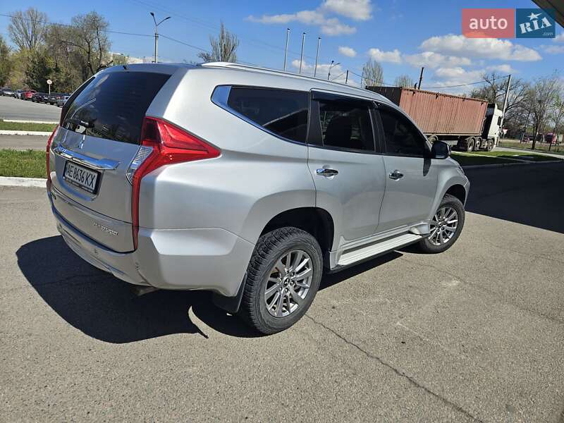 Позашляховик / Кросовер Mitsubishi Pajero Sport 2016 в Дніпрі