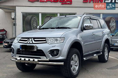 Позашляховик / Кросовер Mitsubishi Pajero Sport 2013 в 