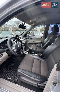 Позашляховик / Кросовер Mitsubishi Pajero Sport 2013 в 