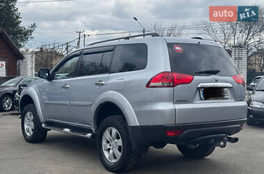 Позашляховик / Кросовер Mitsubishi Pajero Sport 2013 в 