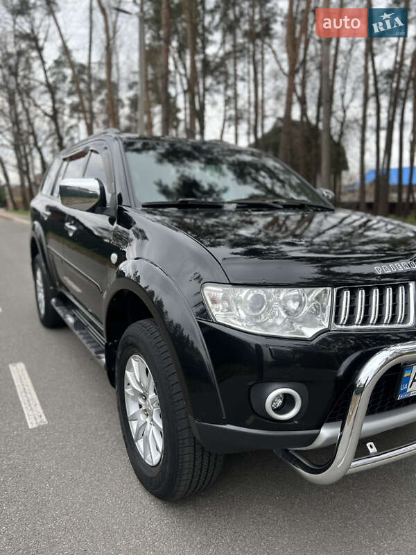 Позашляховик / Кросовер Mitsubishi Pajero Sport 2011 в Києві