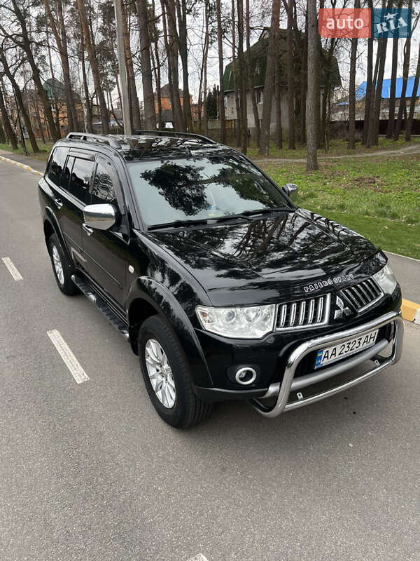 Позашляховик / Кросовер Mitsubishi Pajero Sport 2011 в Києві