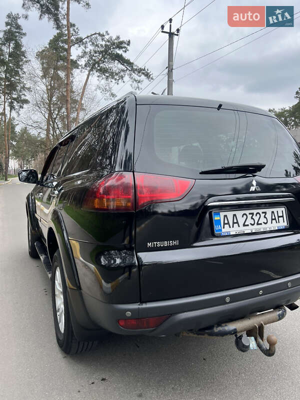 Позашляховик / Кросовер Mitsubishi Pajero Sport 2011 в Києві